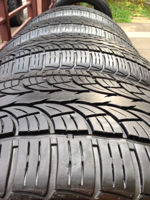 ยาง Mozzo 265 40 22 ปี15 ดอกเต็ม ไม่มีปะ ใช้งานน้อยมาก เนื้อนิ่มสุดๆ ราคาไม่แพง