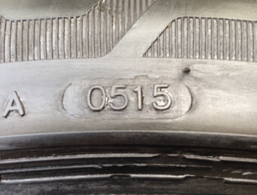 ยาง Mozzo 265 40 22 ปี15 ดอกเต็ม ไม่มีปะ ใช้งานน้อยมาก เนื้อนิ่มสุดๆ ราคาไม่แพง