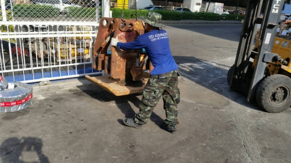 แจ้งลูกค้าที่ภูเก็ตครับ tractor-backhoe จัดส่ง เครื่องตบดิน บดอัดดิน สำหรับใส่รถแบคโฮให้เรียบร้อยแล้วครับ แจ้งลูกค้าที่ภูเก็ตครับ tractor-backhoe จัดส่ง เครื่องตบดิน บดอัดดิน สำหรับใส่รถแบคโฮให้เรียบร้อยแล้วครับ