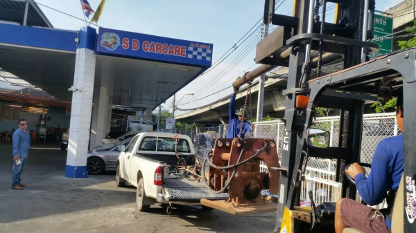 แจ้งลูกค้าที่ภูเก็ตครับ tractor-backhoe จัดส่ง เครื่องตบดิน บดอัดดิน สำหรับใส่รถแบคโฮให้เรียบร้อยแล้วครับ