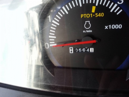 คูโบต้า L3008 4 WD พร้อมใบมีดดันหน้า 564 ชั่วโมง 245000