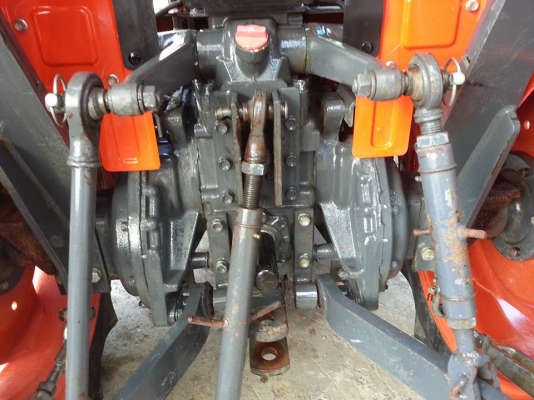 คูโบต้า L3008 4 WD พร้อมใบมีดดันหน้า 564 ชั่วโมง 245000