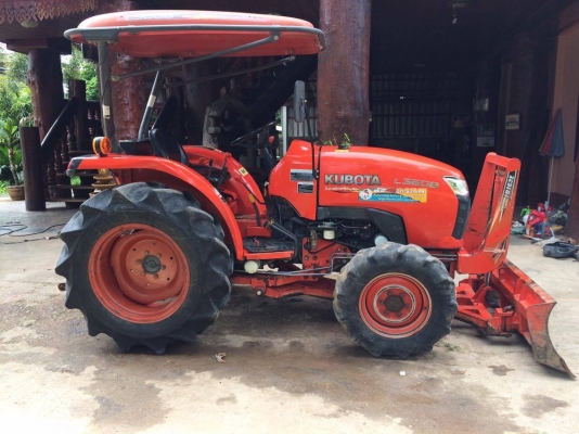 ขายkubota36แรง อุปกรณ์ครบ3ชิ้น สวยๆเดิมๆ ทะเบียนพร้อมโอน โทร.089-8536866