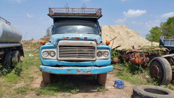 ขายด่วนรถ6ล้อดัมพ์หน้ายาวโตโยต้า เครื่อง 6BB1 มีสโลว์กลาง เฟืองท้ายฟูโซ่ รถมีทะเบียนขาดชุดโอน ทะเบียนขาดหลายปี ขายตามสภาพปัจจุบัน รถยังใช้งานได้ดี  สนใจติดต่อ ราชานำโชค 0814747555  555 ม.5 ต.อรัญญิก อ.เมือง จ.พิษณุโลก