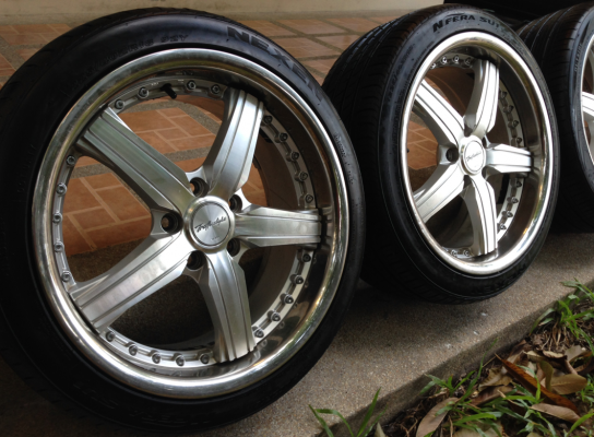 ล้อ Trafficstar ขอบ18 สภาพสวย ไม่มีซ่อม พร้อมยางปลายปี14 ดอกเต็ม ราคาไม่แพง