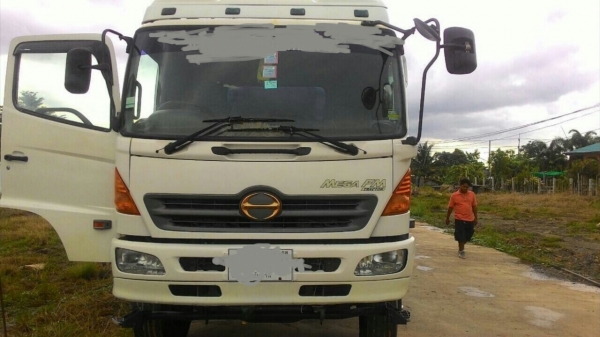 ขายด่วนครับ หัวลาก HINO 320 ปี48 เครื่องP11C รถสวยพร้อมใช้งานครับ