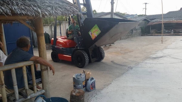 มองหารรถตักยางพารางาเท. นึกถึงร้านพีทีเอ. ชลบุรี0818342060 มองหารรถตักยางพารางาเท. นึกถึงร้านพีทีเอ. ชลบุรี0818342060