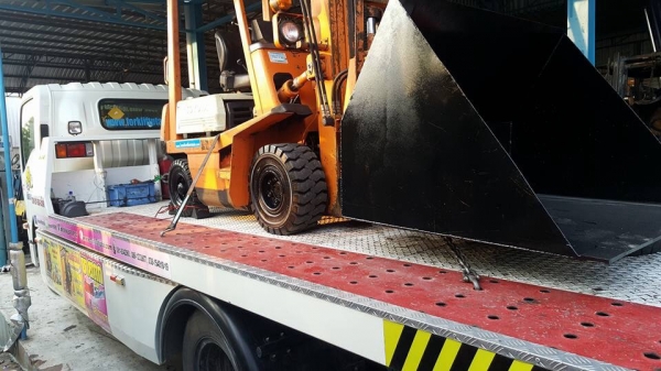 มองหารรถตักยางพารางาเท. นึกถึงร้านพีทีเอ. ชลบุรี0818342060 มองหารรถตักยางพารางาเท. นึกถึงร้านพีทีเอ. ชลบุรี0818342060