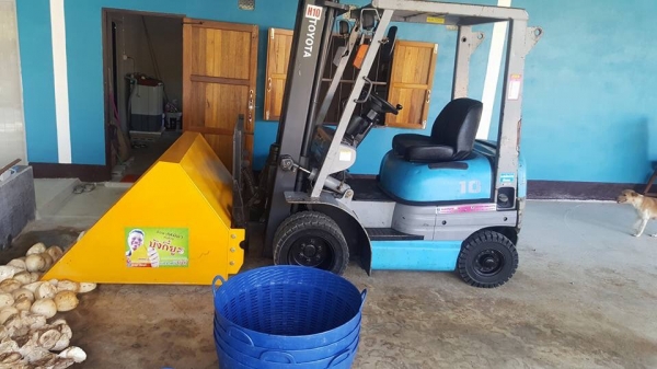 มองหารรถตักยางพารางาเท. นึกถึงร้านพีทีเอ. ชลบุรี0818342060 มองหารรถตักยางพารางาเท. นึกถึงร้านพีทีเอ. ชลบุรี0818342060