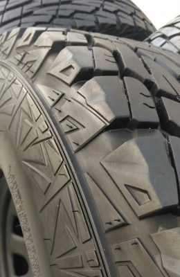 ปรับราคาเหลือ 16,800 ขายล้อลายRock 16x8 พร้อมยาง265/75/16 สวยๆ