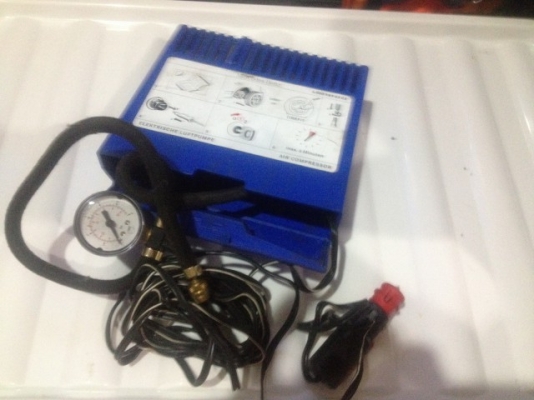 ปั้มลมติดรถ BENZ เอาใว้เติมรถยนต์ได้ใช้ไฟ12Vของเก่าญี่ปุ่นเเท้สภาพดี ปั้มลมติดรถ BENZ เอาใว้เติมรถยนต์ได้ใช้ไฟ12Vของเก่าญี่ปุ่นเเท้สภาพดี