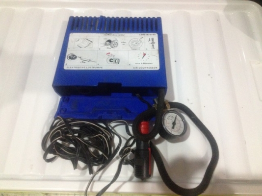 ปั้มลมติดรถ BENZ เอาใว้เติมรถยนต์ได้ใช้ไฟ12Vของเก่าญี่ปุ่นเเท้สภาพดี ปั้มลมติดรถ BENZ เอาใว้เติมรถยนต์ได้ใช้ไฟ12Vของเก่าญี่ปุ่นเเท้สภาพดี