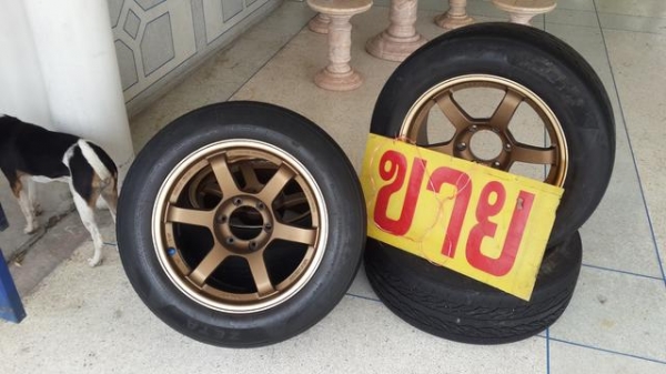 ขายล้อ te37 ขอบ 18 กว้าง 9 พร้อมยาง235 55 ปี 12