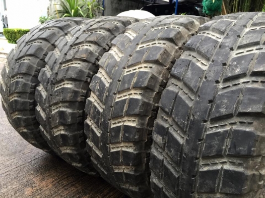 ยางsilverstone MT-117 ขนาด285/75/16  ดอกสวยหนา สภาพดี แก้มยางสวย