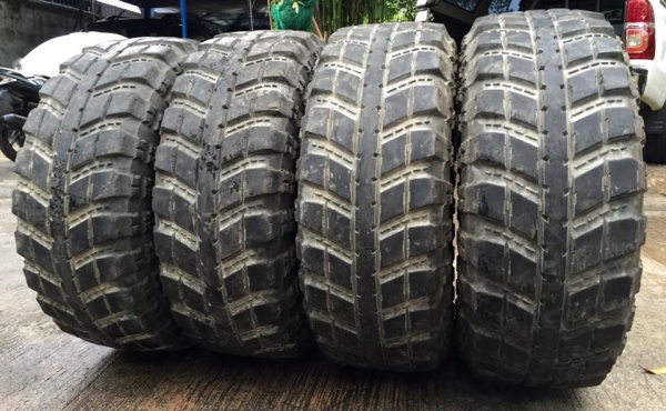 ยางsilverstone MT-117 ขนาด285/75/16  ดอกสวยหนา สภาพดี แก้มยางสวย