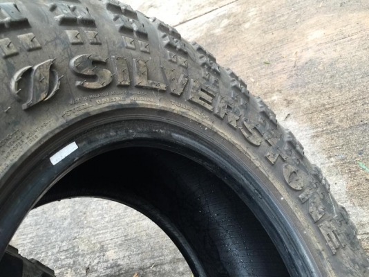 ยางsilverstone MT-117 ขนาด285/75/16  ดอกสวยหนา สภาพดี แก้มยางสวย