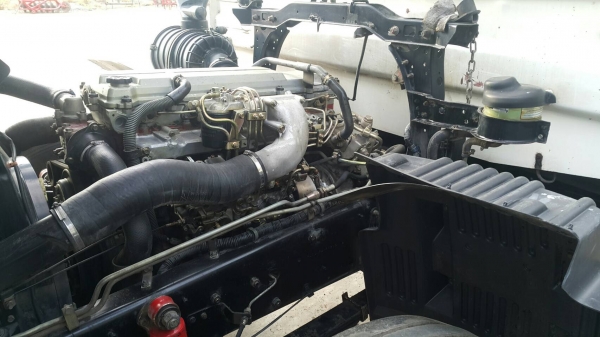 ขายด่วนสิบล้อเพลาเดียว เมกก้า220แรง ปี48.รถสวยเดิมบาง ยางเต็มเรเดียน หัวสีเดิม คัสซีสวยทั้งเส้น