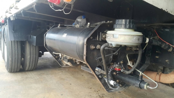 ขายด่วนสิบล้อเพลาเดียว เมกก้า220แรง ปี48.รถสวยเดิมบาง ยางเต็มเรเดียน หัวสีเดิม คัสซีสวยทั้งเส้น