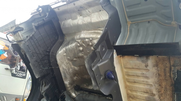 ขายด่วนสิบล้อเพลาเดียว เมกก้า220แรง ปี48.รถสวยเดิมบาง ยางเต็มเรเดียน หัวสีเดิม คัสซีสวยทั้งเส้น