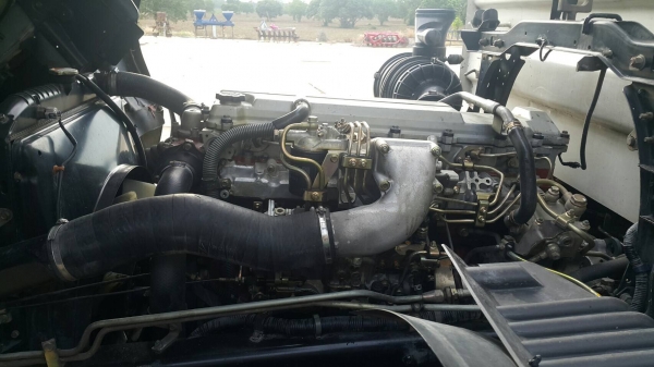 ขายด่วนสิบล้อเพลาเดียว เมกก้า220แรง ปี48.รถสวยเดิมบาง ยางเต็มเรเดียน หัวสีเดิม คัสซีสวยทั้งเส้น