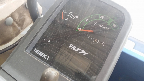 รถเกี่ยวข้าวพร้อมนวดข้าวในตัว แบบนั่งขับ เก่าญี่ปุ่น  ISEKI  รุ่น FRONTIER 33 เกี่ยวข้าว 3 แถว