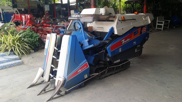 รถเกี่ยวข้าวพร้อมนวดข้าวในตัว แบบนั่งขับ เก่าญี่ปุ่น  ISEKI  รุ่น FRONTIER 18