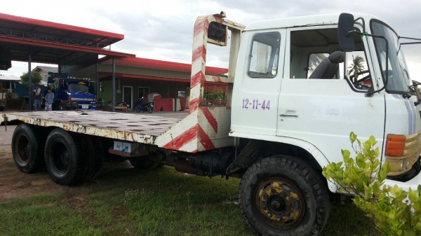 รถเทรนเลอร์ Hino - รุ่น FN177LA มีทั้งหมด 2 คัน