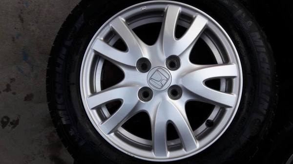 ขายล้อแม็ก honda brio 14" ยางปี12 สนใจติดต่อ ตาเล็ก ล้อและยางครับ 081-3747940