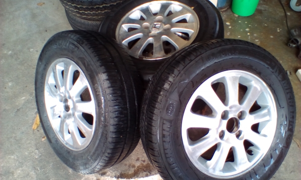 แม๊กขอบ14/4/100 ยางมิชลิน 185-70-14ปี12 ชุด 3500บาท