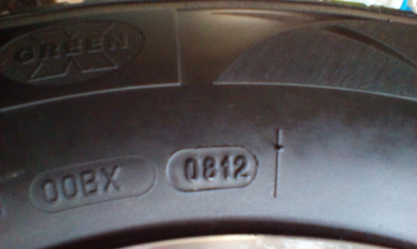 แม๊กขอบ14/4/100 ยางมิชลิน 185-70-14ปี12 ชุด 3500บาท