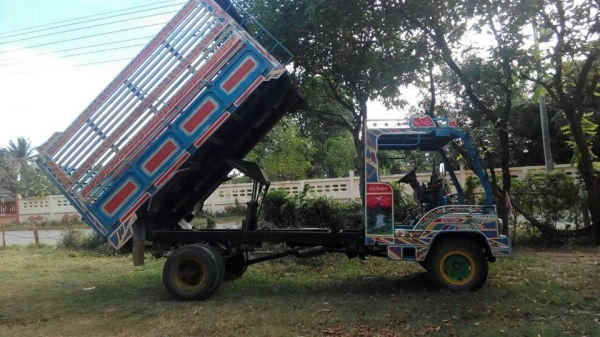 ขายรถอีแต๋น ดั้ม6ล้อ ช่วงล่างใหญ่ เครื่องRT140 รถสวยสภาพพร้อมใช้งาน สนใจโทร 090-8588220คุณนะ 093-3258446คุณบิว หรือเข้าดูสินค้าอื่นๆได้ที่ www.narong2truck.com หรือ www.truck.in.th/498 หรือเพจFacebook ณรงค์ ซื้อขายรถมือสอง (เว็บไซต์ส่วนตัว) หรือFacebook ค