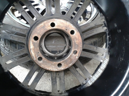 ขอบ18นิ้ว6รู พร้อมยาง สวยๆ 4 ล้อ ราคา 8700 บาท