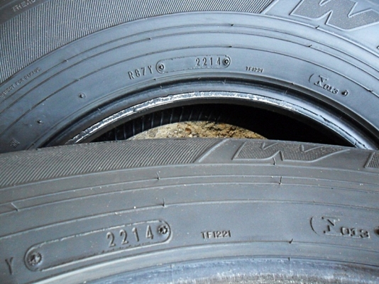 ยาง17กระบะสูง ฟอลเคน 265-65-R17ลงพื้นปี15 (4เส้น 3,800)