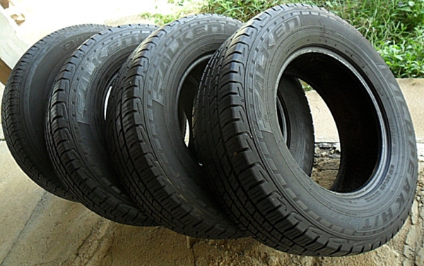 ยาง17กระบะสูง ฟอลเคน 265-65-R17ลงพื้นปี15 (4เส้น 3,800)