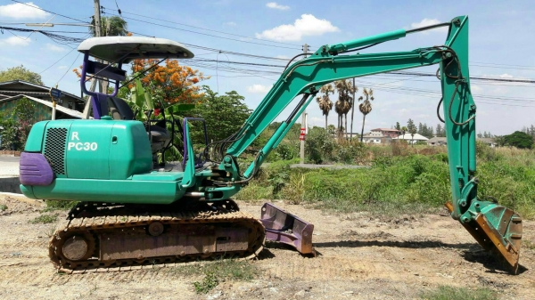 ขายรถแมคโค PC-30-7 สภาพเดิมๆ พร้อมลายหัวเจาะแทรกเหล็กรถสวยชื้อเก่านอกมาไม่นาน