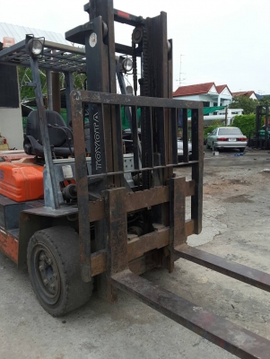 รถยก โตโยต้ารุ่น 5 เครื่องดีเซล เสา3เมตร ยก3.5ตัน รถยก โตโยต้ารุ่น 5 เครื่องดีเซล เสา3เมตร ยก3.5ตัน