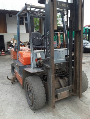 รถยก โตโยต้ารุ่น 5 เครื่องดีเซล เสา3เมตร ยก3.5ตัน รถยก โตโยต้ารุ่น 5 เครื่องดีเซล เสา3เมตร ยก3.5ตัน
