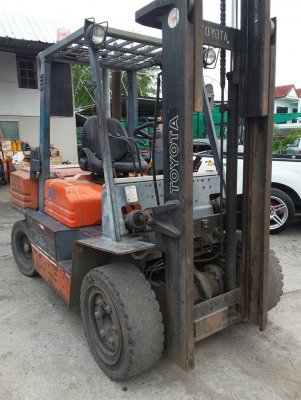 รถยก โตโยต้ารุ่น 5  เครื่องดีเซล เสา3เมตร ยก3.5ตัน