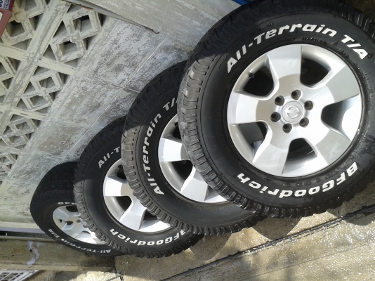 ล้อแม็กติดรถนาวาร่าตัวขับ4กับล้อผ่า