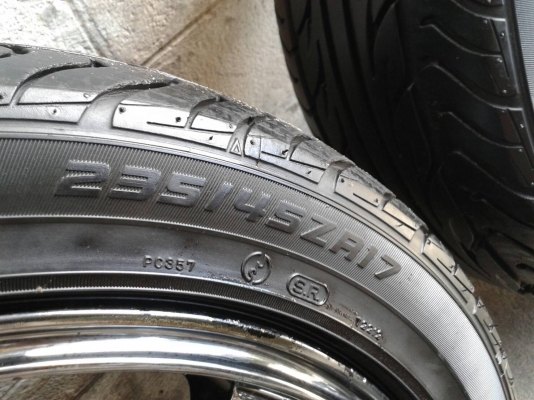 ขอบ17นิ้ว6รู พร้อมยาง สวยๆ 4 ล้อ ราคา 8500 บาท