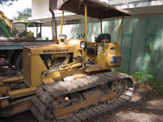 ฝากขายแบกโฮและแทรคเตอร์