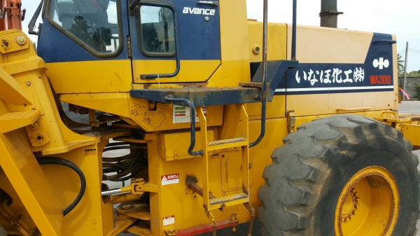 ขายรถตัก Komatsu WA300-1 , 6000 ชั่วโมง สภาพสวย พร้อมใช้งาน ราคาดี