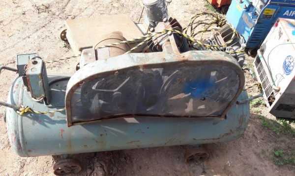 ปั๊มลม เครื่องปั๊มลม มอเตอร์ไฟฟ้า ก็มาครับ เก่าญี่ปุนแท้ ออกตู้มา lot เดียวกัน ขนาด 180-200 ลิตร ปั๊มลม เครื่องปั๊มลม มอเตอร์ไฟฟ้า ก็มาครับ เก่าญี่ปุนแท้ ออกตู้มา lot เดียวกัน ขนาด 180-200 ลิตร