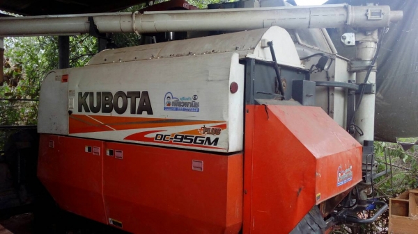 ขายรถเกี่ยวข้าว DC95GMPLUSปี56