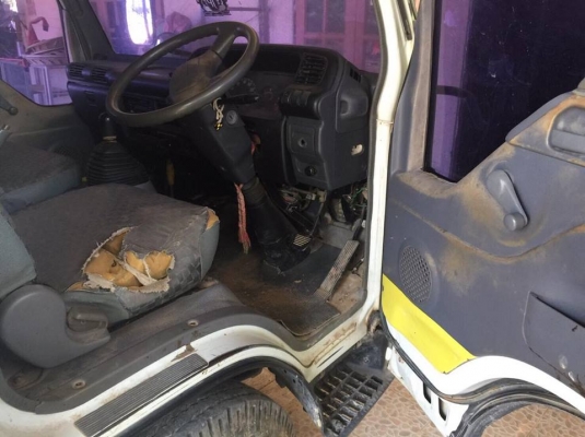 6 ล้อดั้ม 100 แรง ISUZU NKR55EY5 ปลายปี 49 รถห้างแท้เดิมๆ มือเดียวป้ายแดง เล่มติดมือ