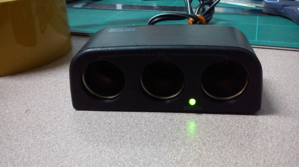 ช่องต่อพ่วงไฟที่จุดบุหรี่ แบบ3ช่อง Cartron CARMATE ช่องต่อพ่วงไฟที่จุดบุหรี่ แบบ3ช่อง Cartron CARMATE