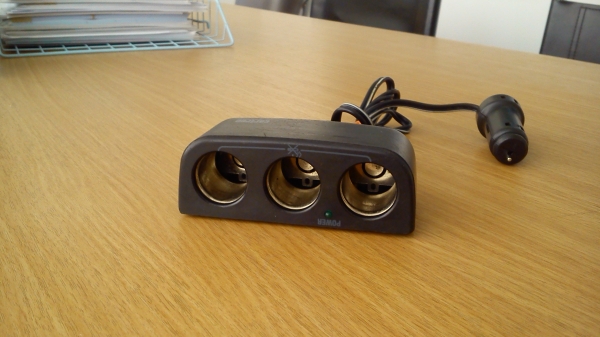 ช่องต่อพ่วงไฟที่จุดบุหรี่ แบบ3ช่อง Cartron CARMATE ช่องต่อพ่วงไฟที่จุดบุหรี่ แบบ3ช่อง Cartron CARMATE