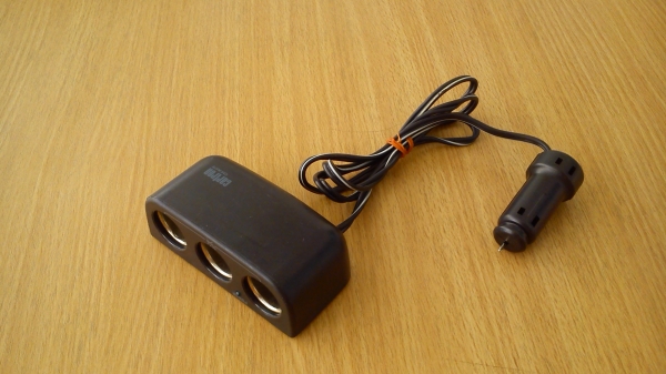 ช่องต่อพ่วงไฟที่จุดบุหรี่ แบบ3ช่อง Cartron CARMATE ช่องต่อพ่วงไฟที่จุดบุหรี่ แบบ3ช่อง Cartron CARMATE