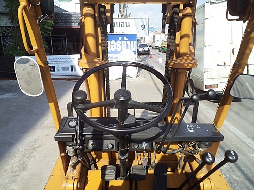 ขายรถยกโคมัสสึ 2 ตัน รุ่น8 เครื่องเบนซิน (ใช้แก๊สอย่างเดียว) กระบอกคู่ เสาสูง 3 เมตร  พวงมาลัยเพาเว่อร์  สีเดิมจากนอก นำเข้าจากญี่ปุ่น ใช้งานได้ทันที ราคา150000