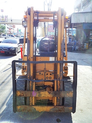 ขายรถยกโคมัสสึ 2 ตัน รุ่น8 เครื่องเบนซิน (ใช้แก๊สอย่างเดียว) กระบอกคู่ เสาสูง 3 เมตร  พวงมาลัยเพาเว่อร์  สีเดิมจากนอก นำเข้าจากญี่ปุ่น ใช้งานได้ทันที ราคา150000